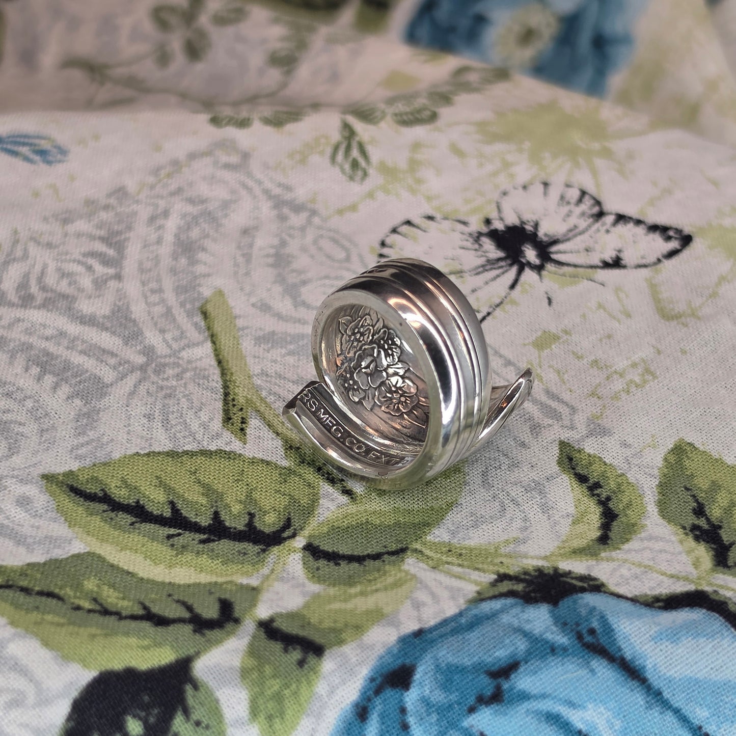 Vintage Triumph (1941) Silver Plate Pattern Spiral Spoon ring - 8