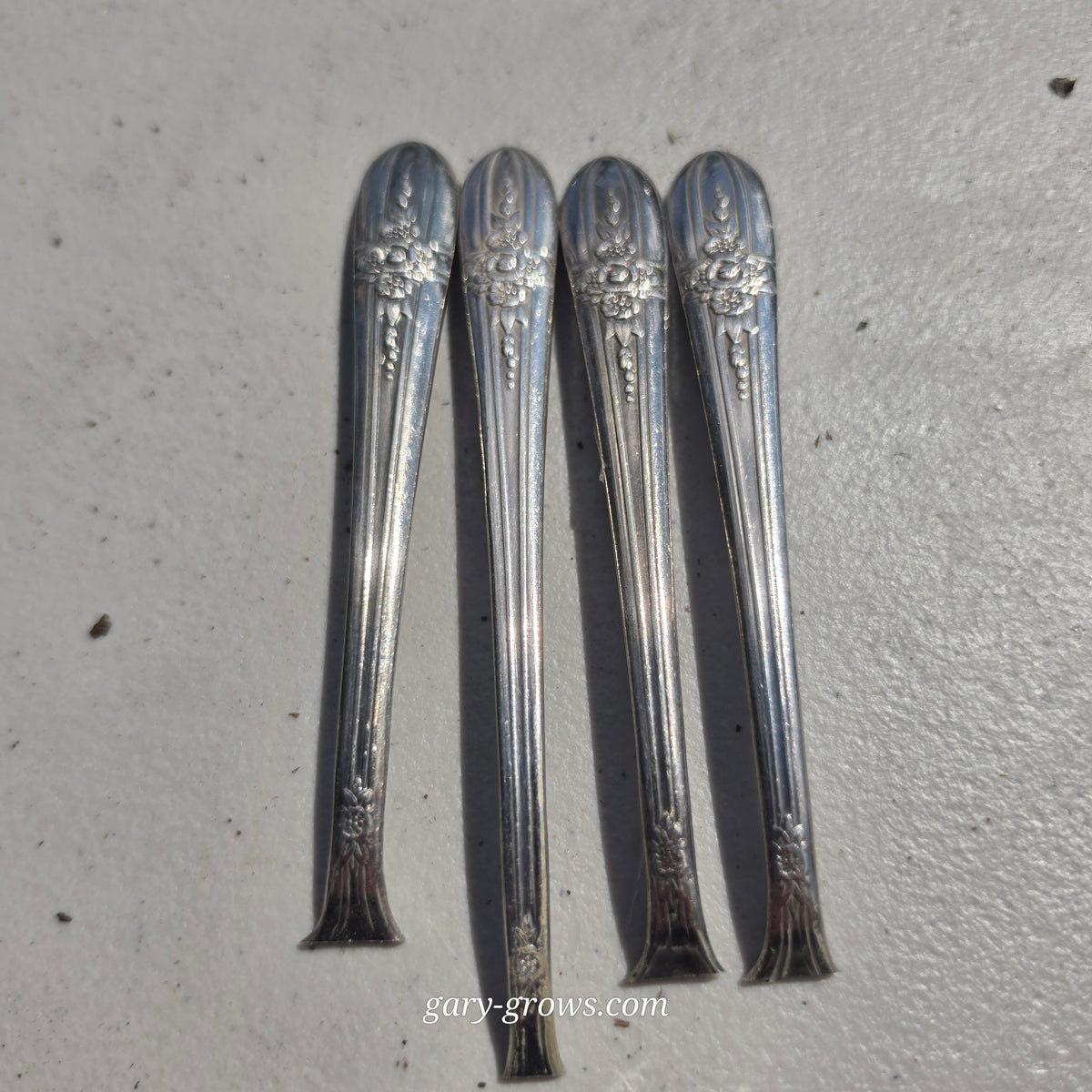 Triumph Pattern Spoon Ring