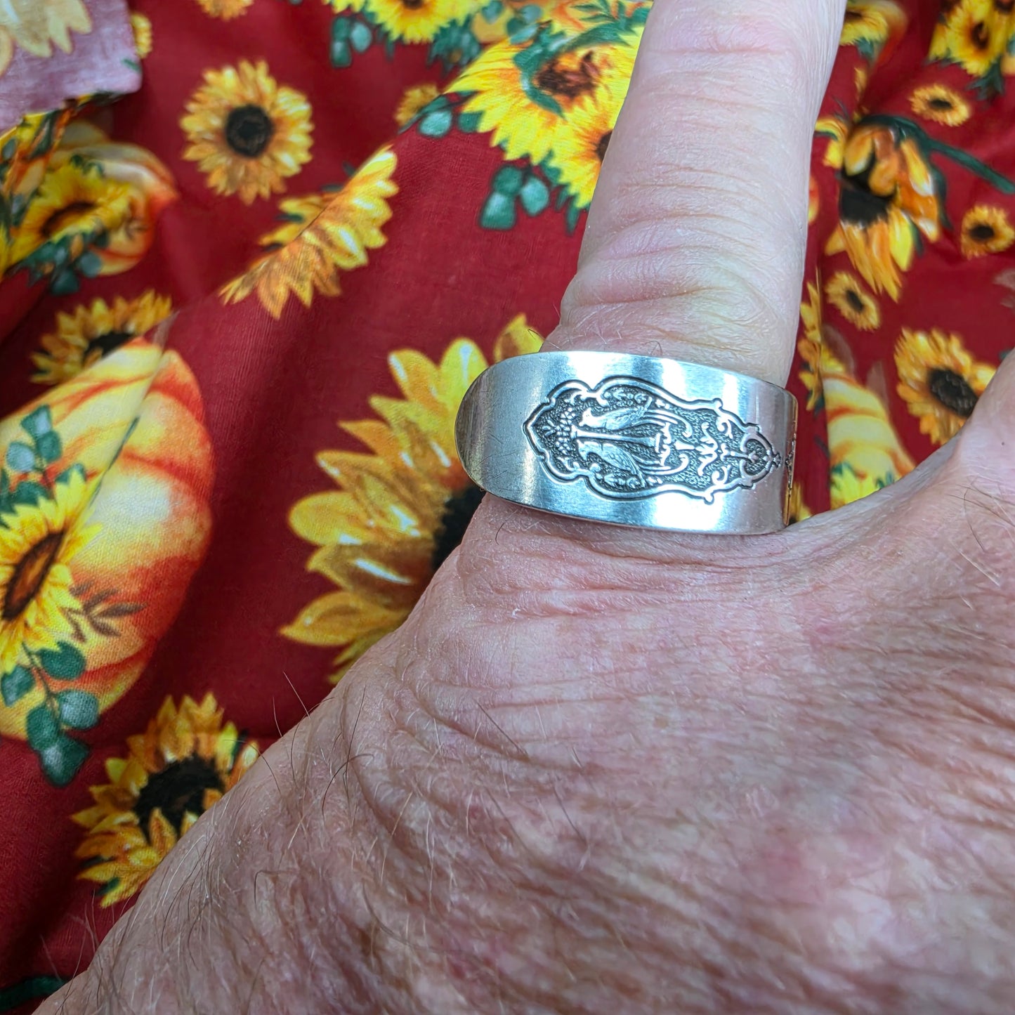 Bird of Paradise Pattern Tucked Spoon ring - Size 10