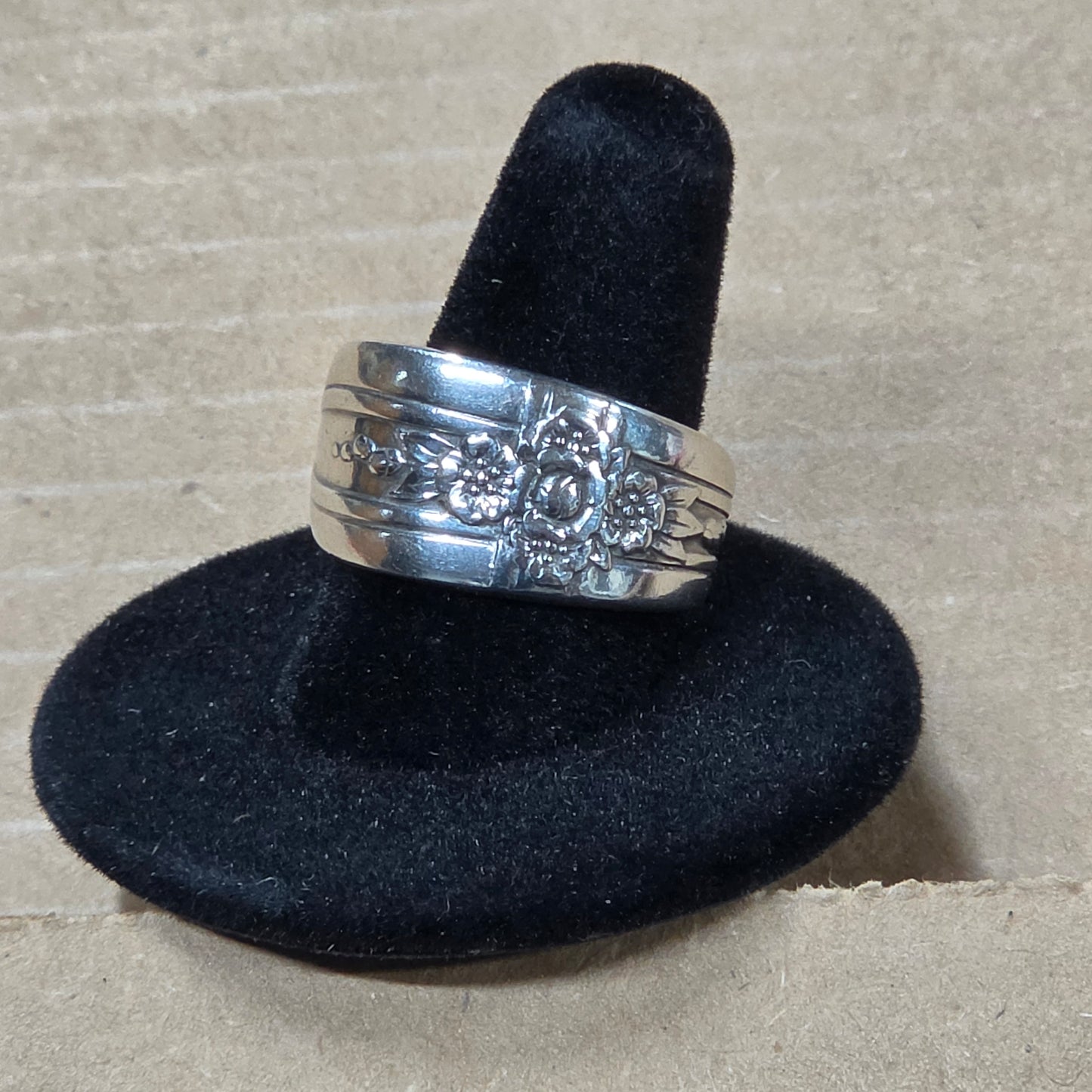 Triumph Pattern Spoon Ring - Size 9.5