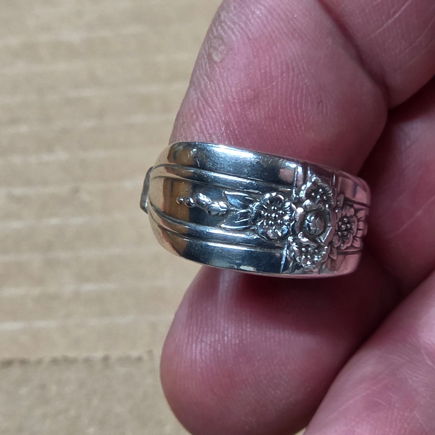 Triumph Pattern Spoon Ring - Size 9.5