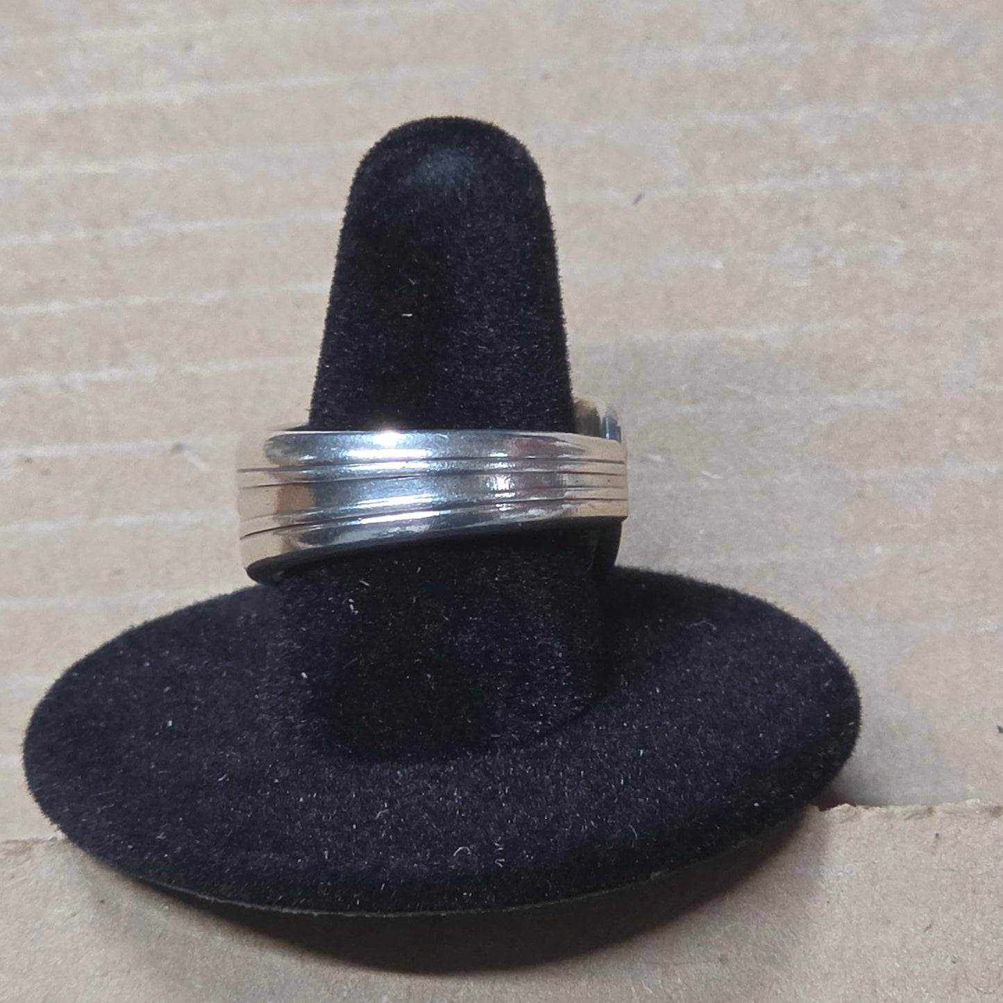 Triumph Pattern Spoon Ring - Size 9.5