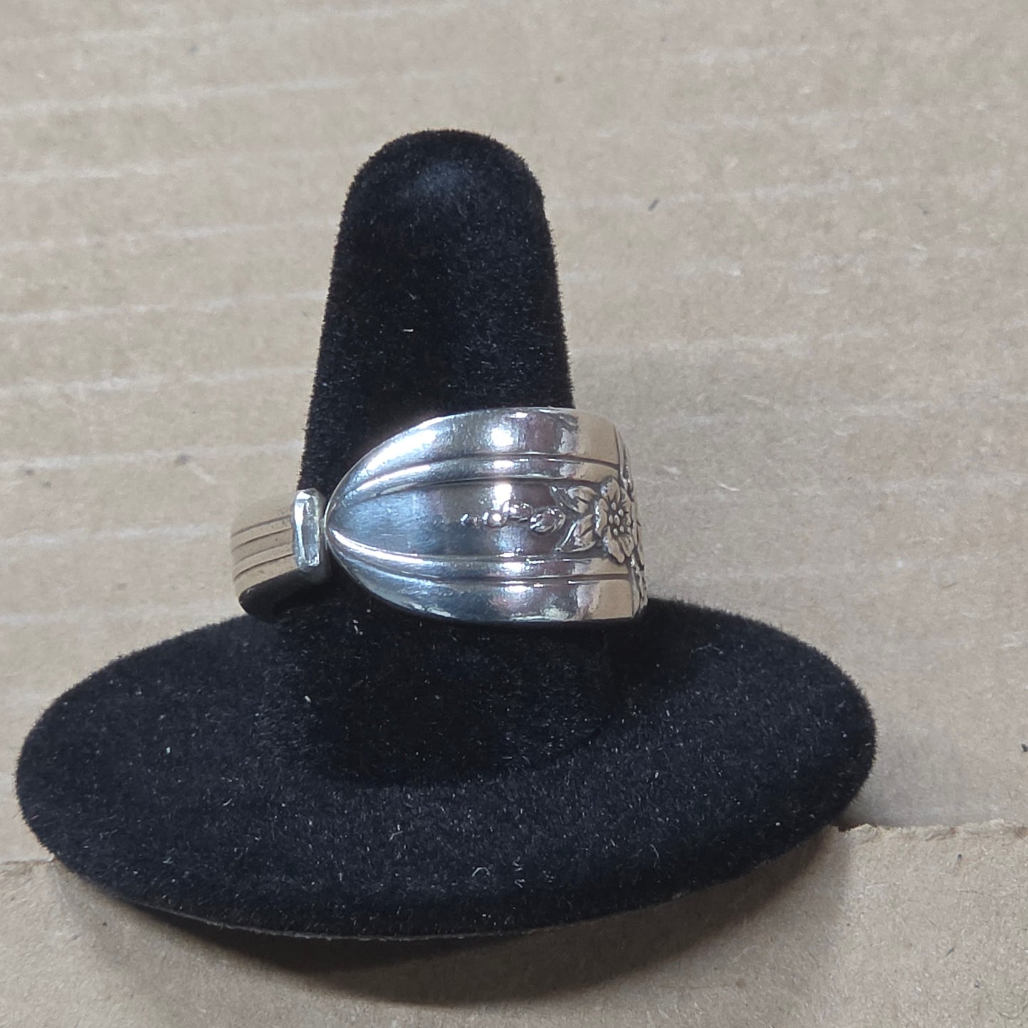 Triumph Pattern Spoon Ring - Size 9.5