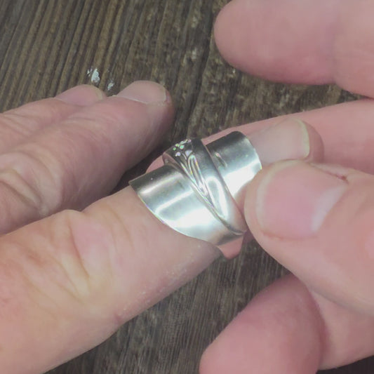 Rose Song Pattern Silver Plate Shield Ring - Size 11