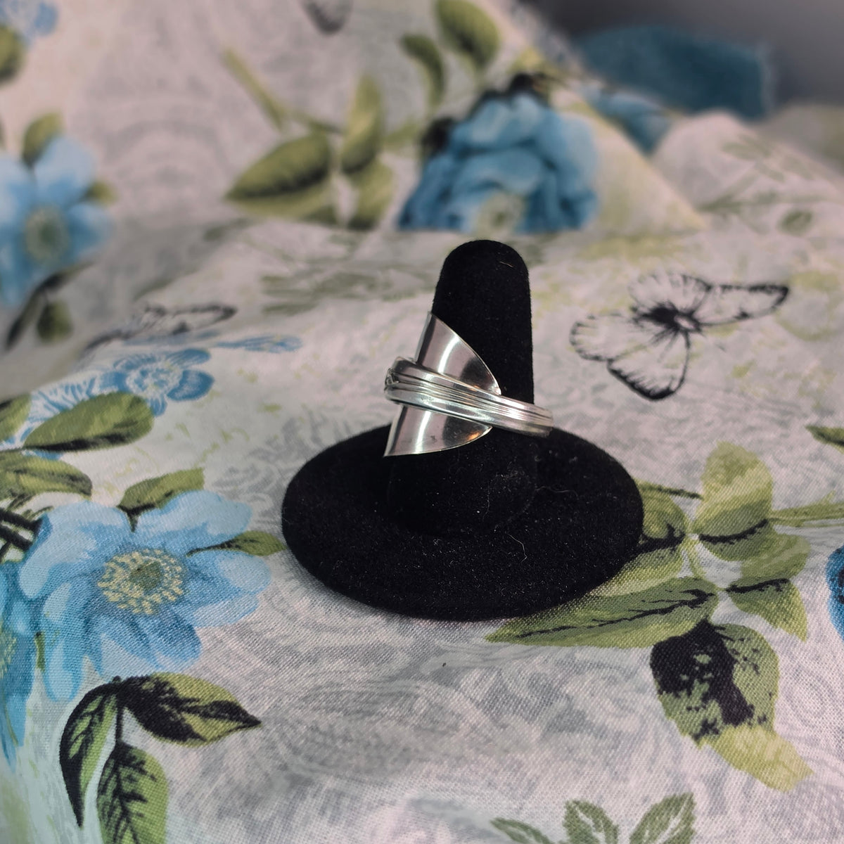 Lilac Time pattern (1957) Silver Plate Shield Ring - Size 8.5