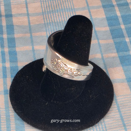 Youth (1940) Pattern Spiral Spoon ring - Size 9