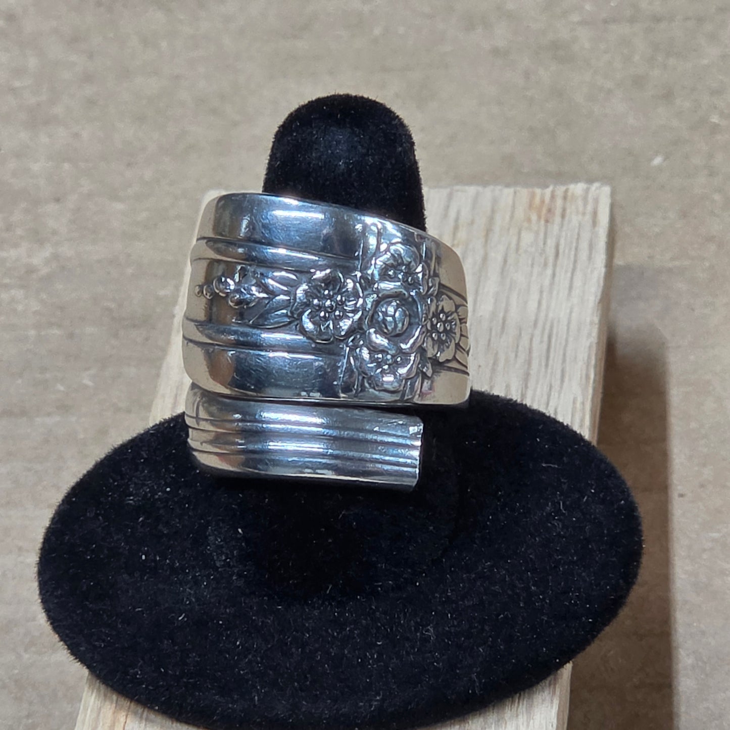Triumph Pattern Spiral Spoon Ring - Size 8