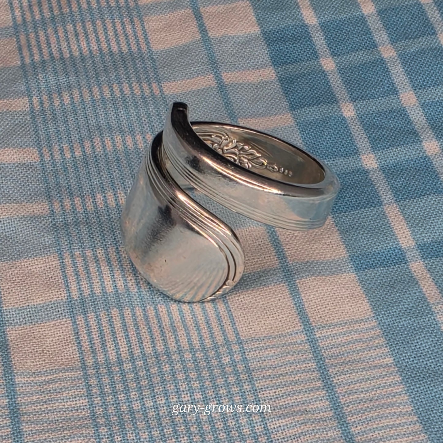 Youth (1940) Pattern Spiral Spoon ring - Size 9
