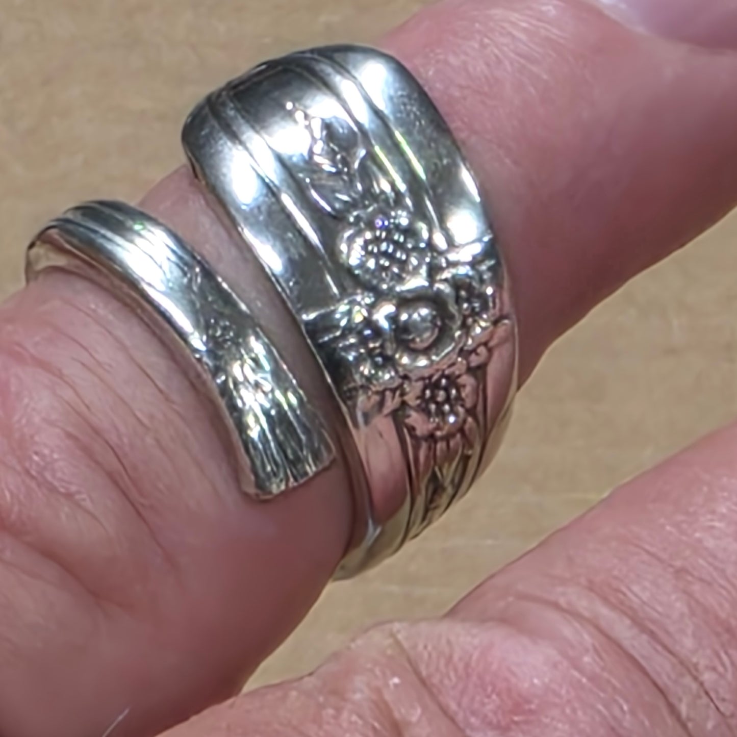 Triumph Pattern Spiral Spoon Ring - Size 11