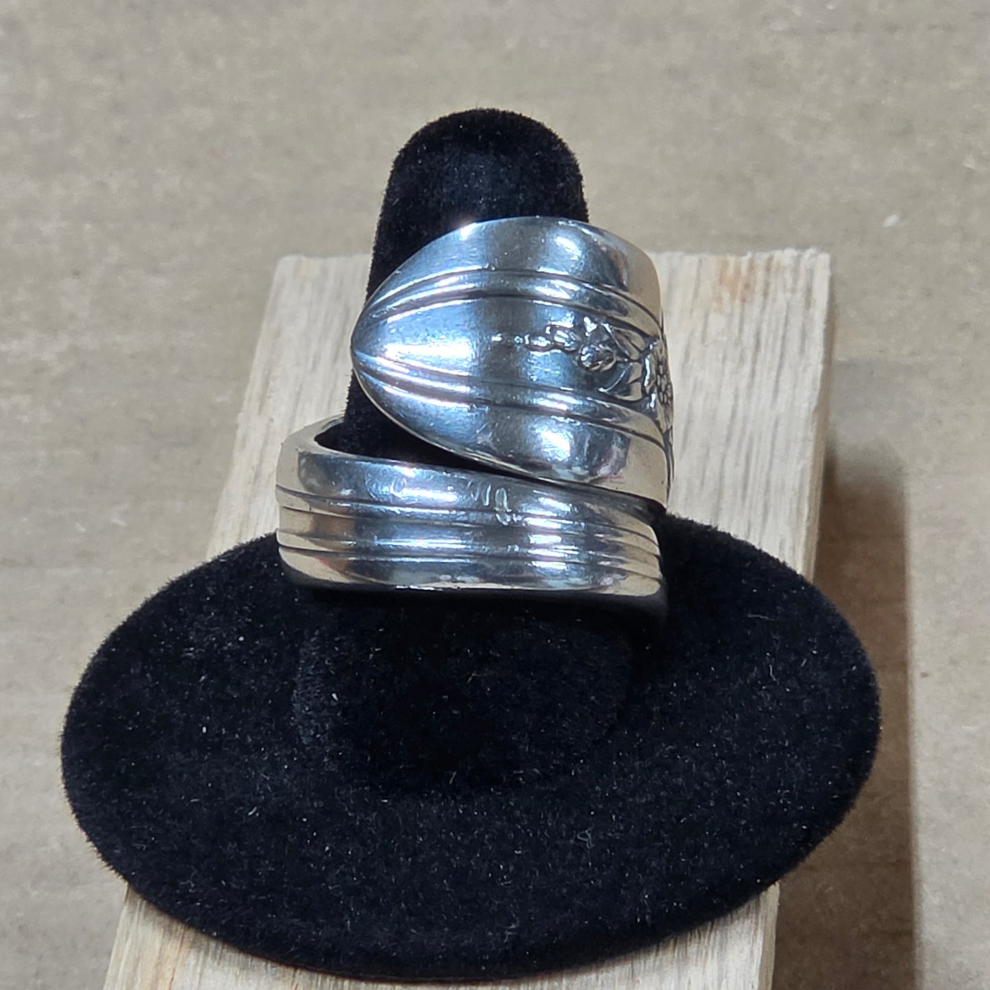Triumph Pattern Spiral Spoon Ring - Size 8