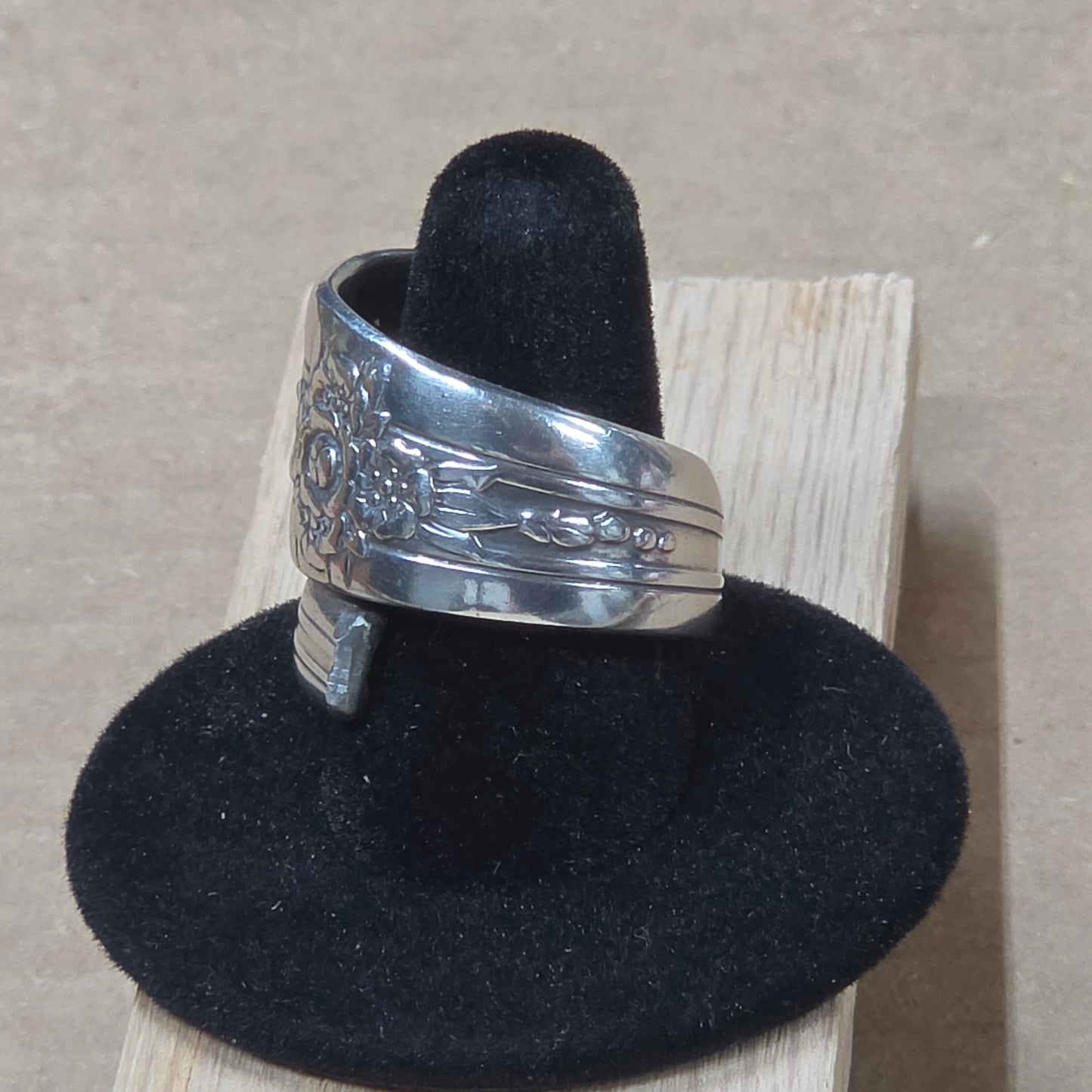 Triumph Pattern Spiral Spoon Ring - Size 8