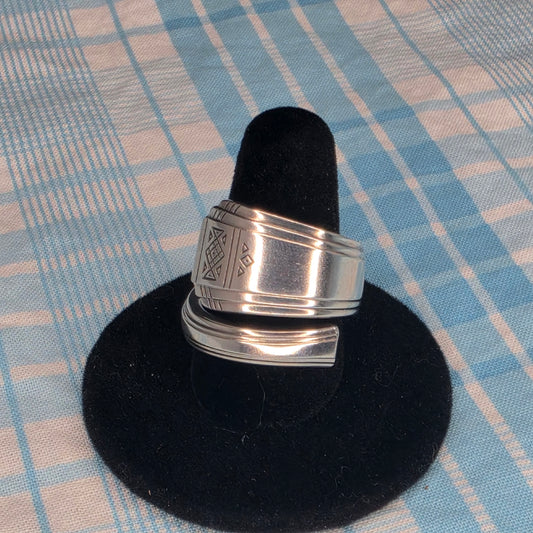 Skyline-Skycrest (1930) Pattern Spiral Spoon ring - Size 9