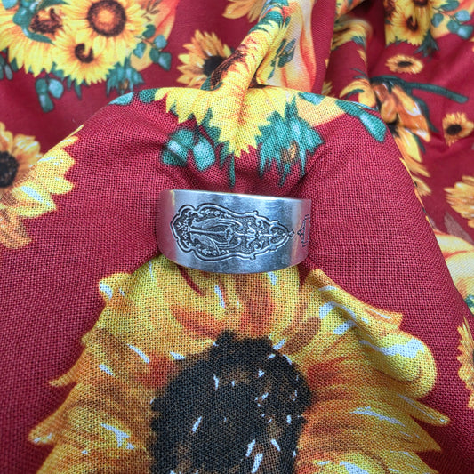 Bird of Paradise Pattern Tucked Spoon ring - Size 10