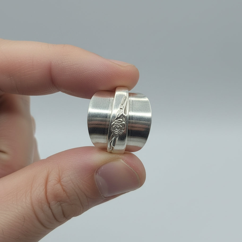 Rose Song Pattern Silver Plate Shield Ring - Size 11
