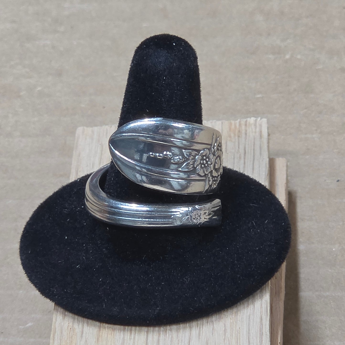 Triumph Pattern Spiral Spoon Ring - Size 11