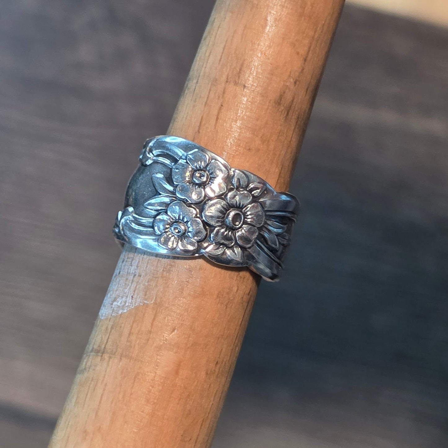 Vintage Valley Rose Pattern Spoon Ring - Size 9.5