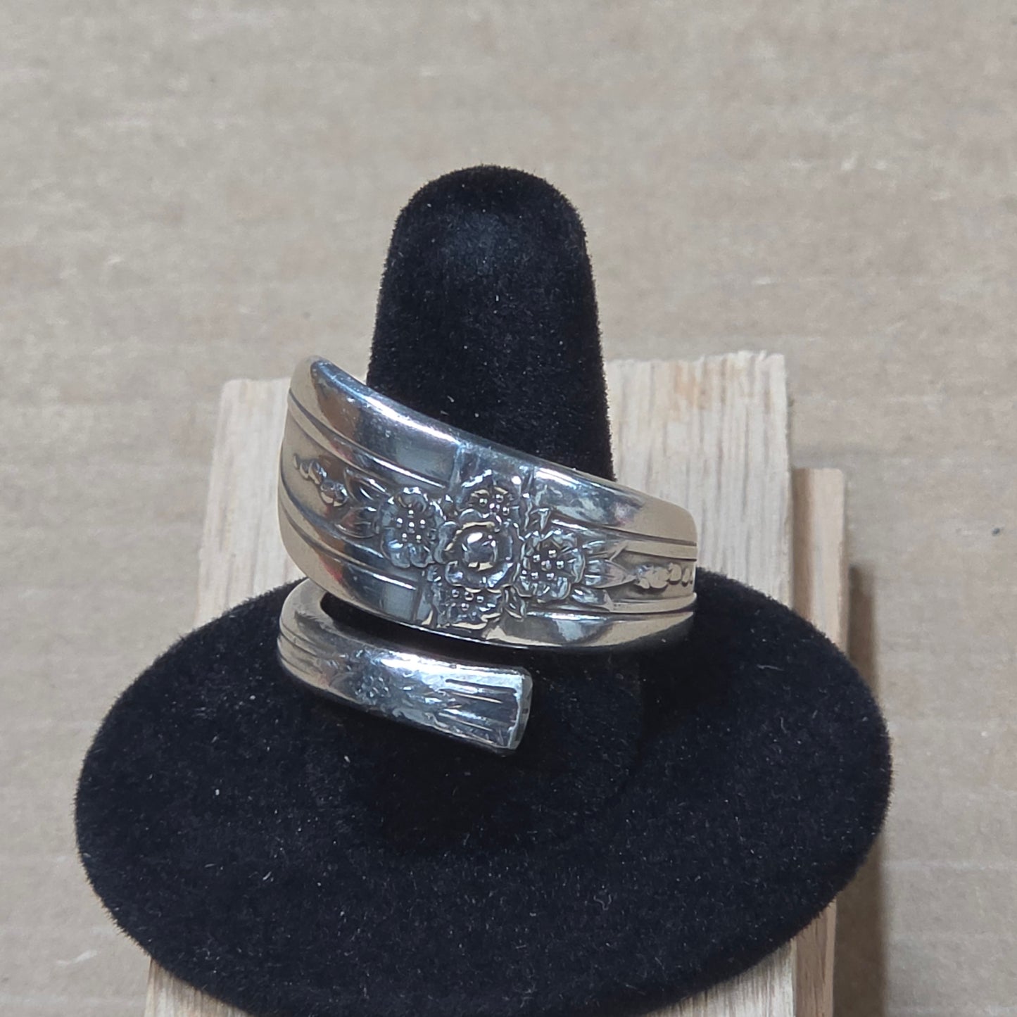 Triumph Pattern Spiral Spoon Ring - Size 11