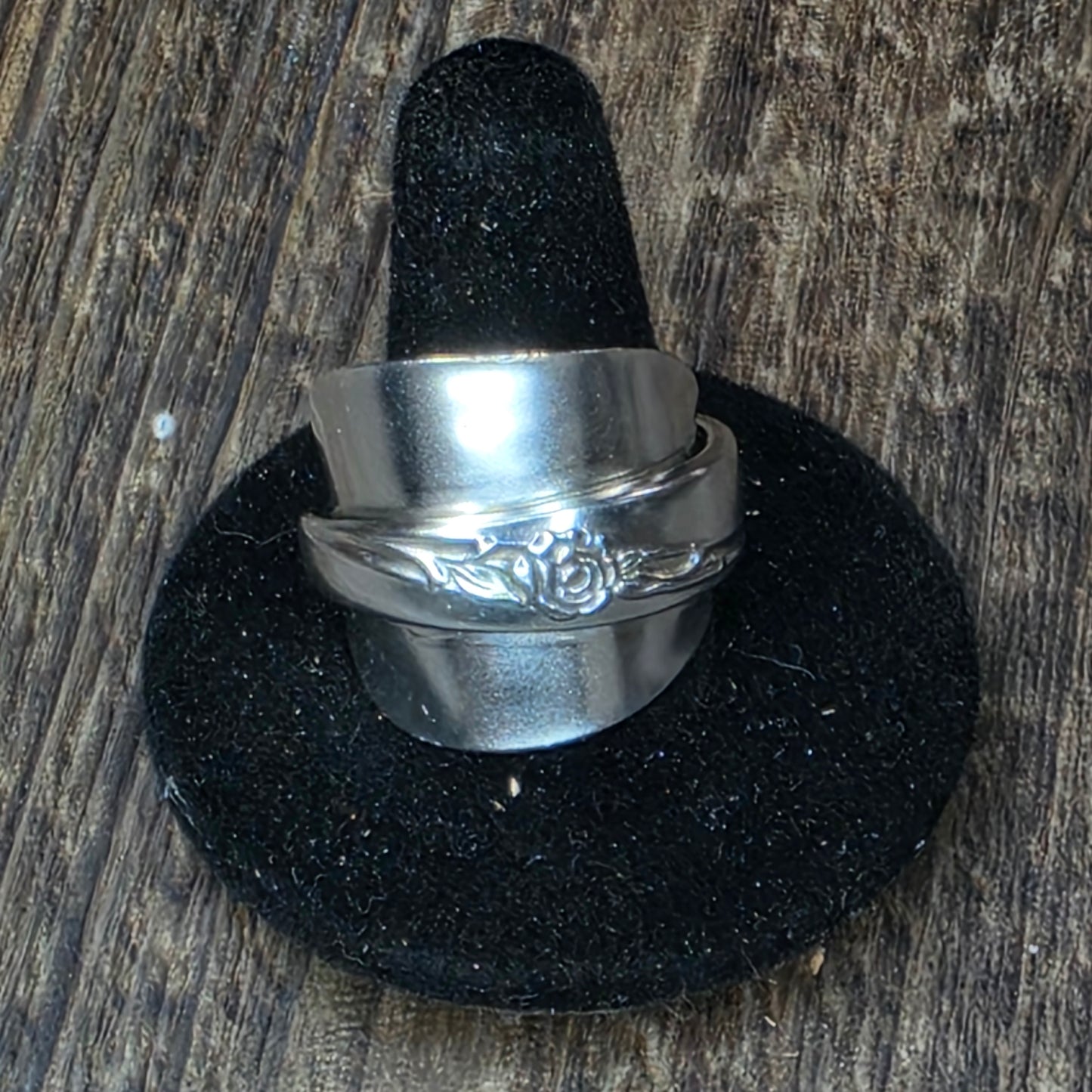Rose Song Pattern Silver Plate Shield Ring - Size 11