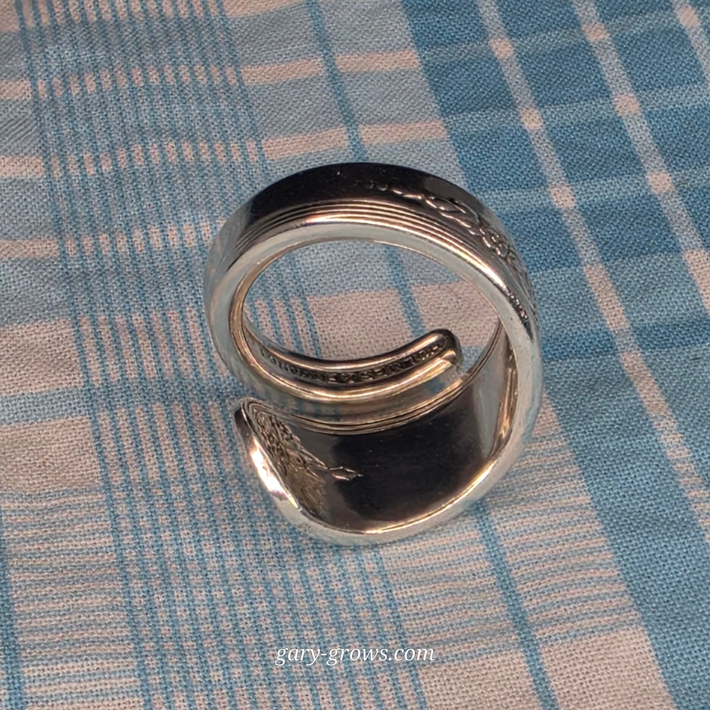 Youth (1940) Pattern Spiral Spoon ring - Size 9