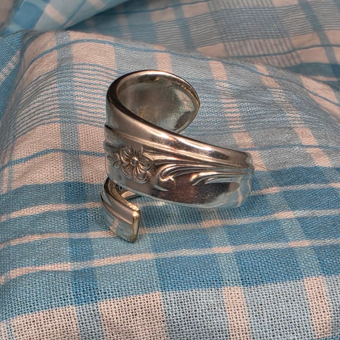 Meadow Flower Pattern Spiral Spoon ring - Size 7.5-8