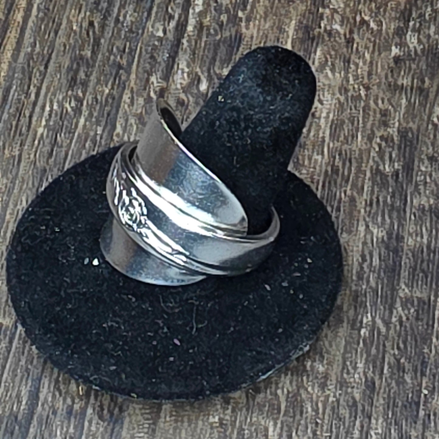 Rose Song Pattern Silver Plate Shield Ring - Size 11