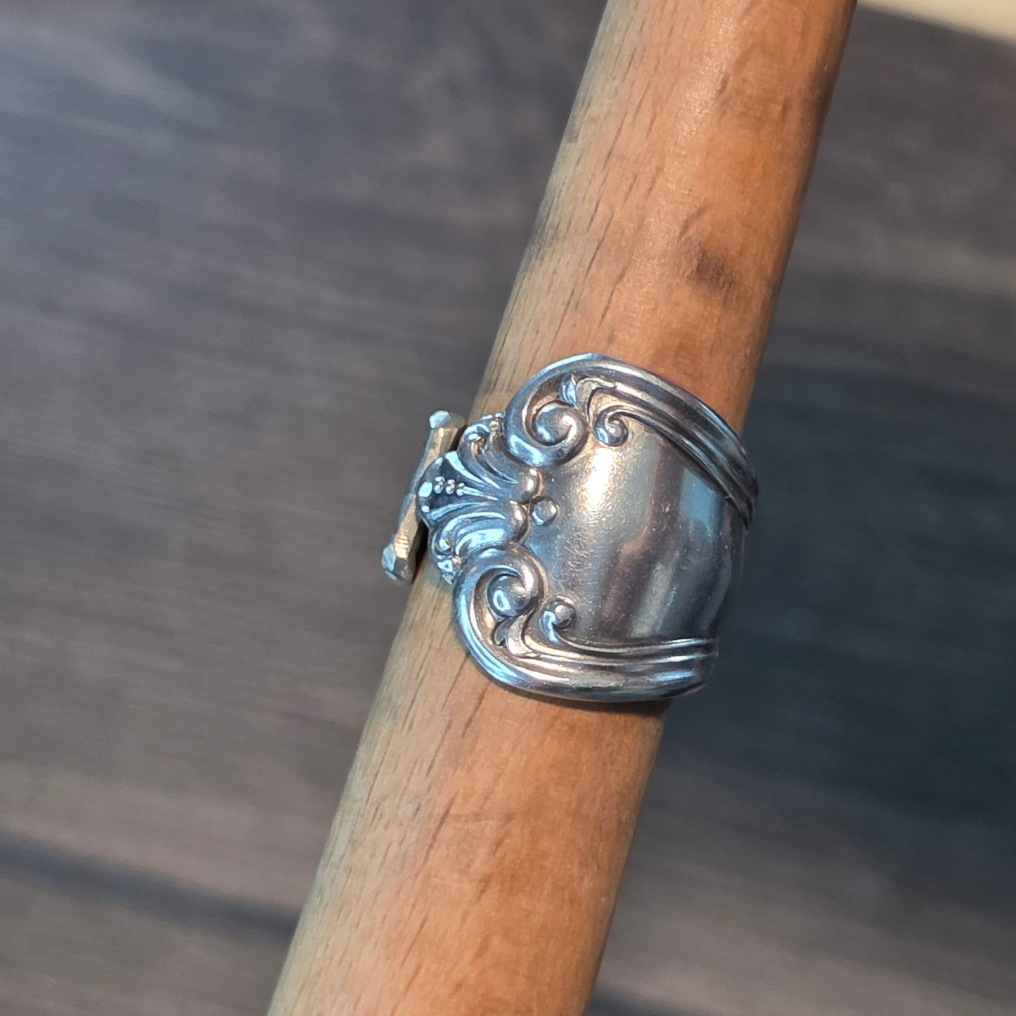 Vintage Valley Rose Pattern Spoon Ring - Size 9.5