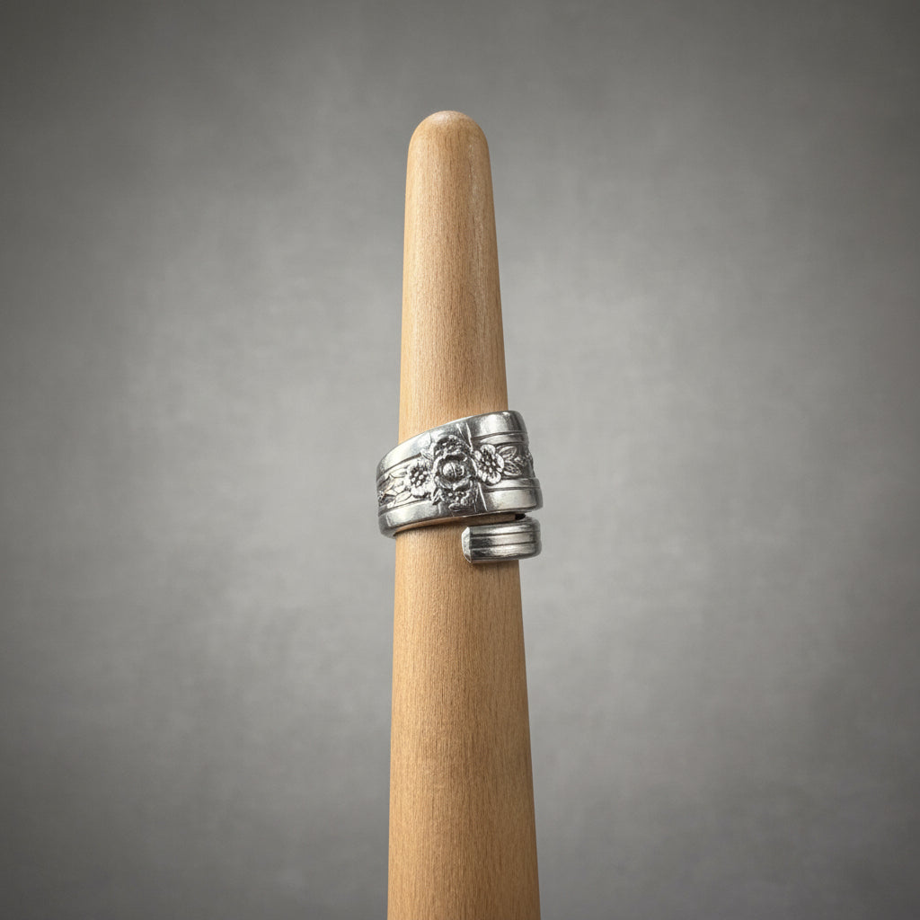 Triumph Pattern Spiral Spoon Ring - Size 6