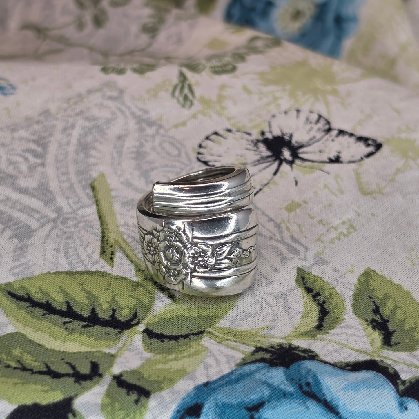 Vintage Triumph (1941) Silver Plate Pattern Spiral Spoon ring - 8